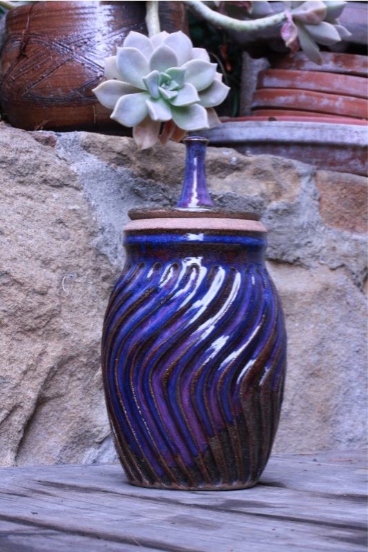 funerary urn,ceramic,pottery,stoneware